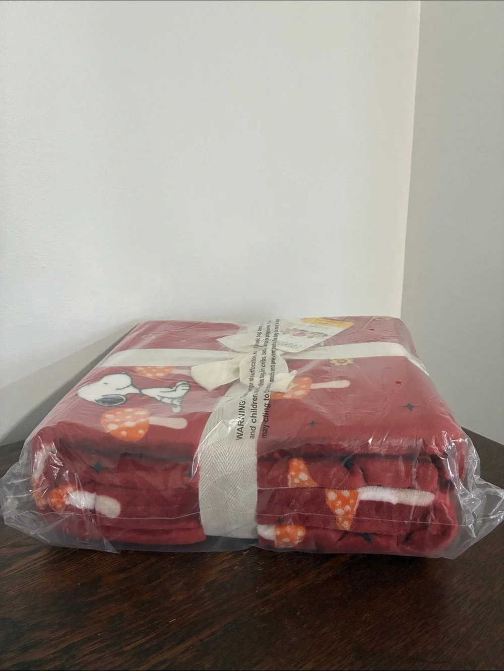 NWT-BERKSHIRE- Peanuts- Snoopy- Red Fall Mushroom VelvetSoft Blanket 55x70